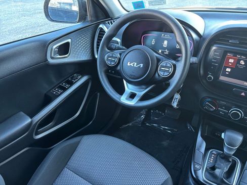 Used 2025 Kia Soul LX w/ LX Technology Package image 30