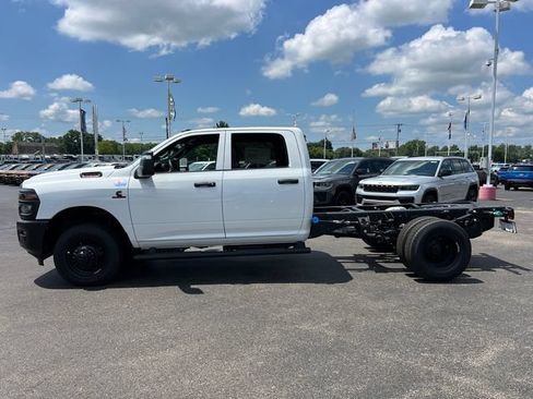 New 2026 RAM 3500 Tradesman AWD/4WD image 4