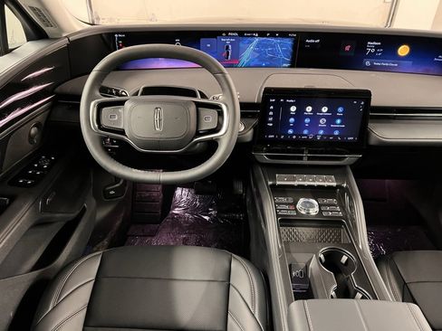 Used 2026 Lincoln Nautilus Premier w/ Equipment Group 102A image 8