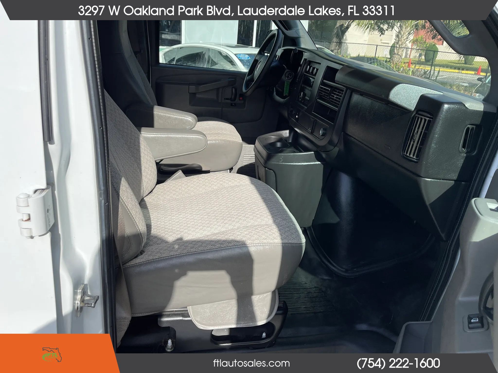 Used 2017 GMC Savana 3500 Extended RWD image 31