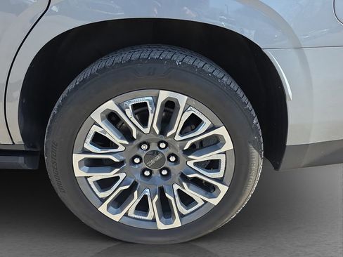 Used 2023 GMC Yukon Denali Ultimate AWD/4WD image 5