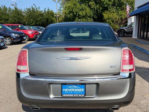 Used 2011 Chrysler 300 Limited RWD image 3