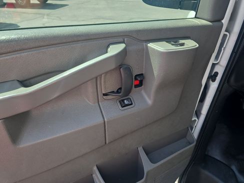 Used 2016 Chevrolet Express 2500 RWD image 17