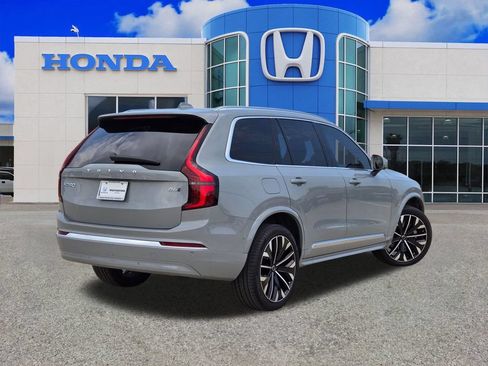 Used 2025 Volvo XC90 B6 Plus AWD/4WD image 3