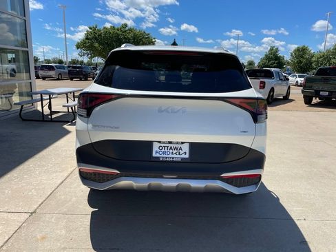 Used 2023 Kia Sportage EX AWD/4WD image 6