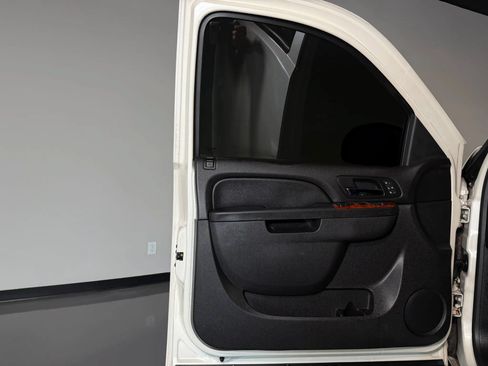 Used 2013 Chevrolet Avalanche LTZ RWD image 16