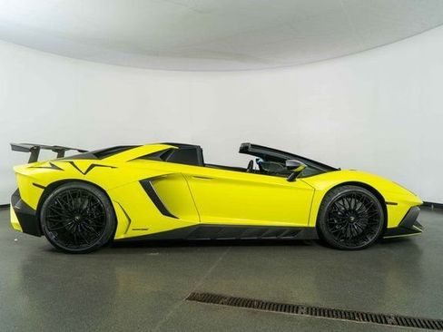 Used 2017 Lamborghini Aventador LP 750-4 Superveloce image 9