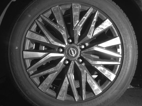 Used 2025 Nissan Altima 2.5 SV FWD image 12