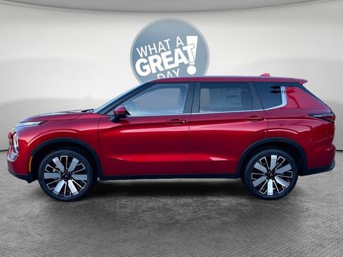 New 2025 Mitsubishi Outlander SE image 4