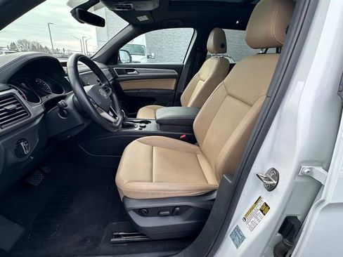 Used 2020 Volkswagen Atlas Cross Sport SE w/ Panoramic Sunroof Package image 28