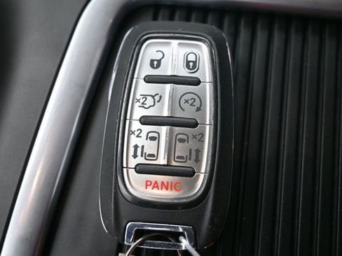 Used 2024 Chrysler Pacifica Touring-L image 29