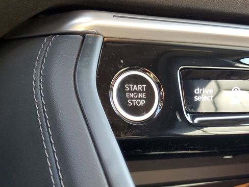 Used 2025 Audi Q5 Premium w/ Convenience Package image 32