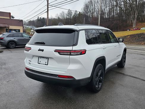 Used 2023 Jeep Grand Cherokee L Laredo image 14