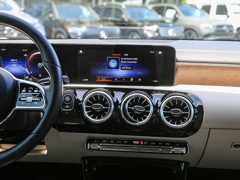 Used 2023 Mercedes-Benz CLA 250 image 11