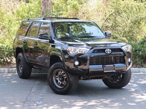 Used 2016 Toyota 4Runner SR5 Premium AWD/4WD image 2