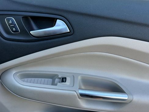 Used 2017 Ford Escape Titanium FWD image 19