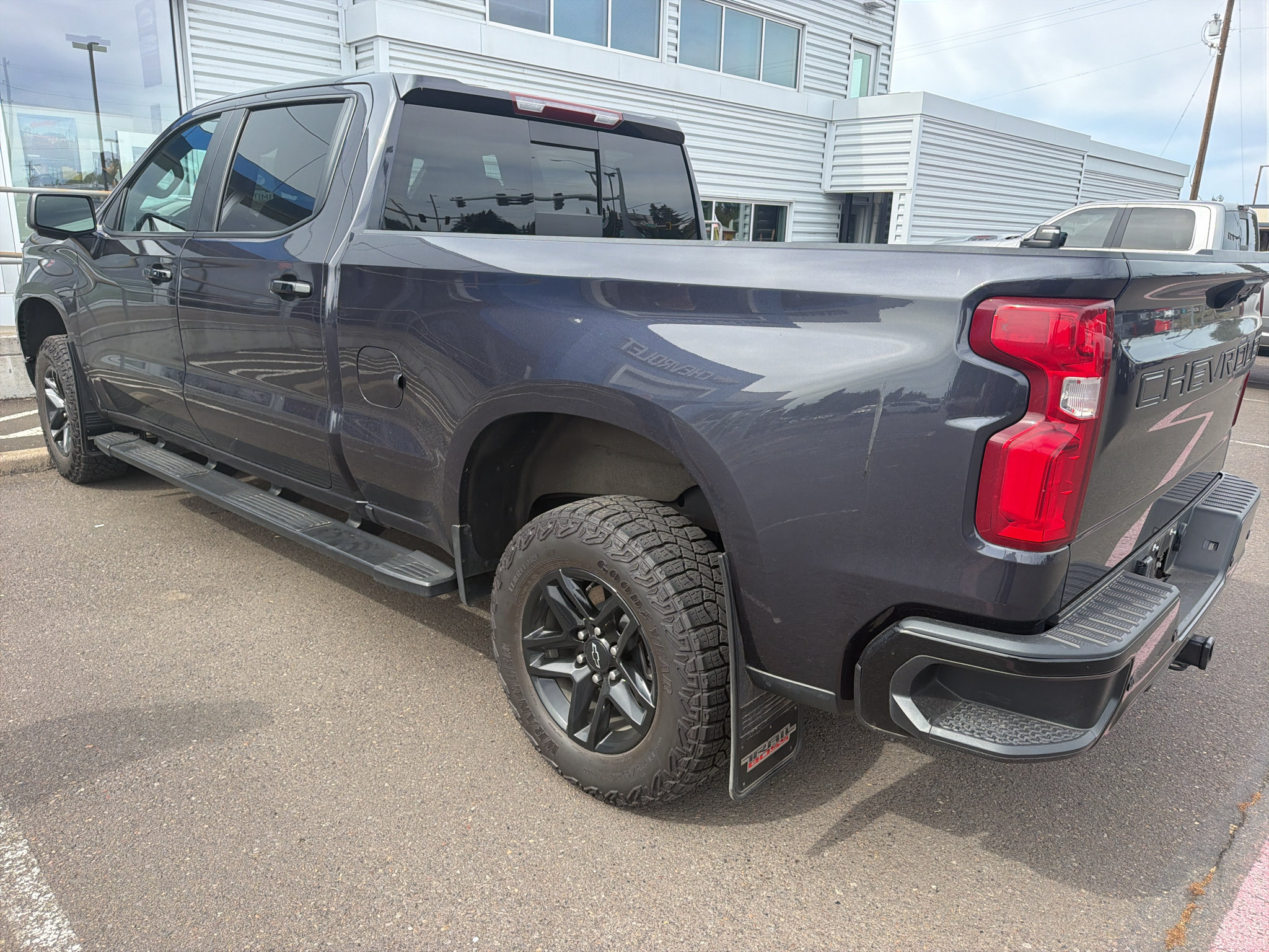 Used 2023 Chevrolet Silverado 1500 LT Trail Boss w/ LT Trail Boss Premium Package AWD/4WD image 6