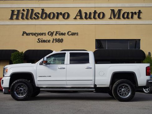 Used 2016 GMC Sierra 3500 Denali w/ Duramax Plus Package image 3