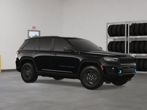 New 2024 Jeep Grand Cherokee Trailhawk w/ Luxury Tech Group III image 7