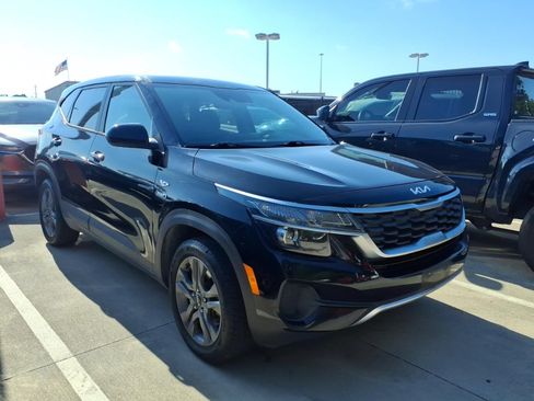 Used 2022 Kia Seltos LX AWD/4WD image 1