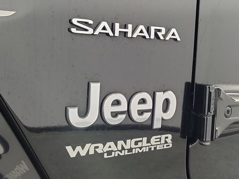 Used 2019 Jeep Wrangler Unlimited Sahara AWD/4WD image 8