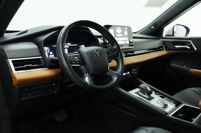 Used 2024 Mitsubishi Outlander SEL FWD image 6