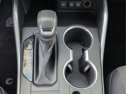 Used 2020 Toyota Highlander LE image 19