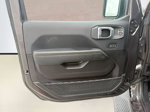 Used 2025 Jeep Wrangler Sahara image 20