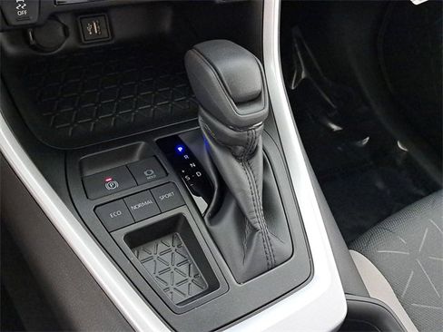 Used 2025 Toyota RAV4 XLE image 30