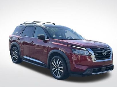 Used 2022 Nissan Pathfinder Platinum w/ Lighting Package (N93)