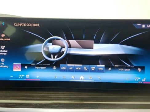 Used 2024 BMW X7 xDrive40i w/ M Sport Package image 51