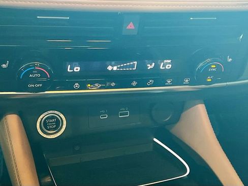 Used 2023 Nissan Rogue Platinum FWD image 22