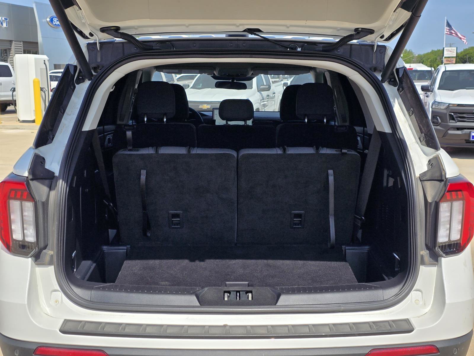 Used 2025 Ford Explorer Active RWD image 8