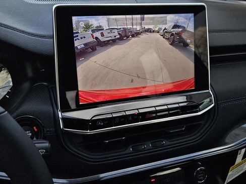 New 2026 Jeep Compass Latitude image 18