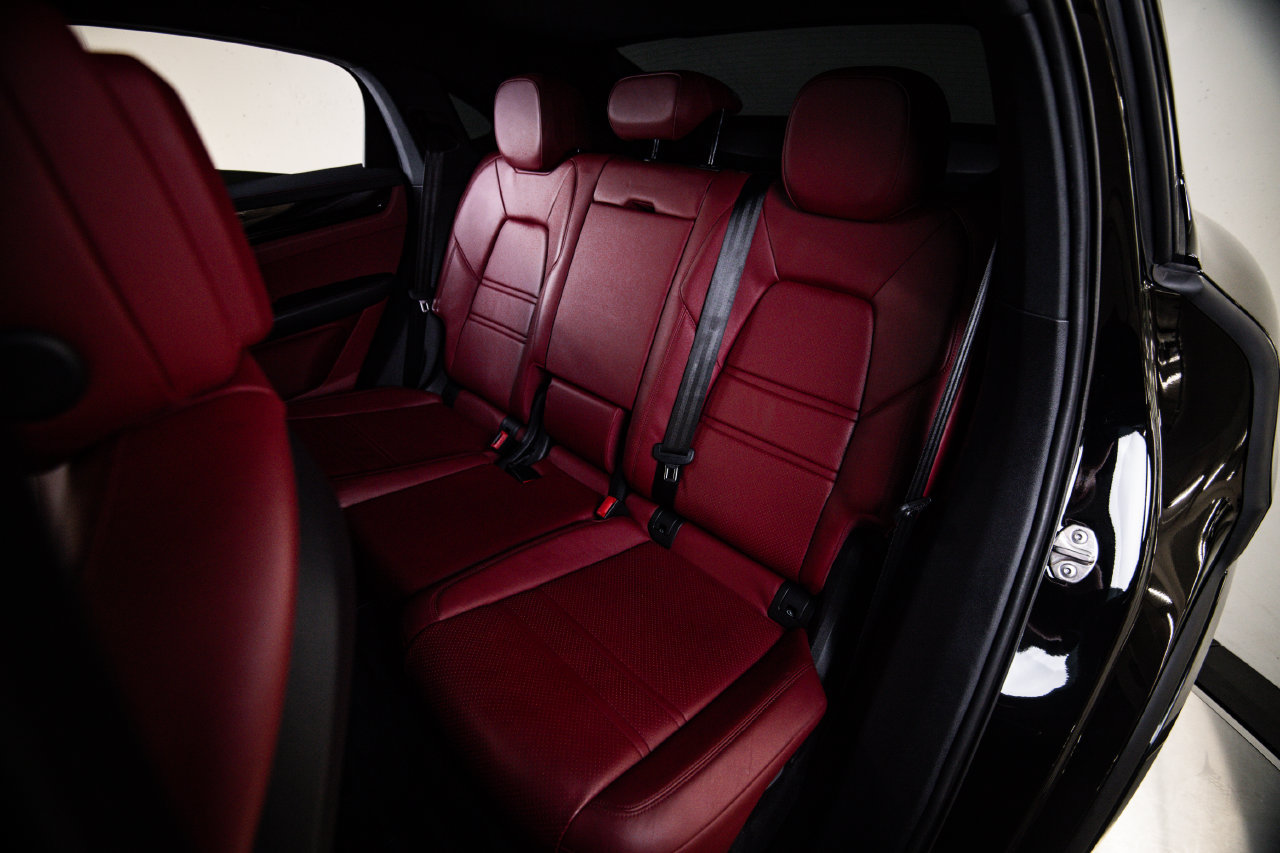 Certified 2023 Porsche Cayenne Coupe AWD/4WD image 23