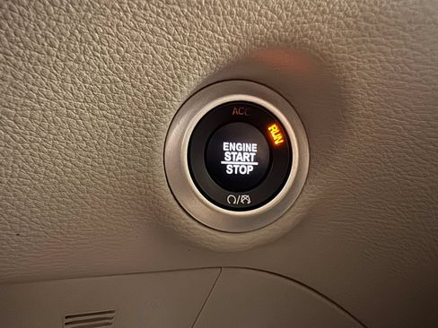 Used 2024 Chrysler Pacifica Limited FWD image 44