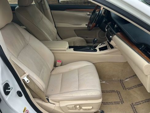 Used 2015 Lexus ES 300h w/ Navigation System Package FWD image 25