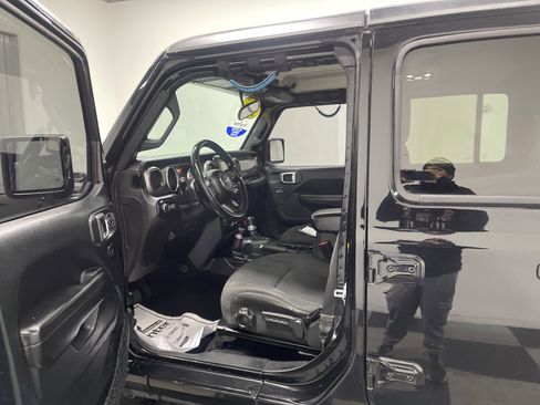 Used 2020 Jeep Gladiator Sport w/ Quick Order Package 24S image 9
