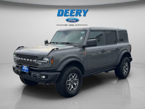 Used 2025 Ford Bronco Badlands image 2