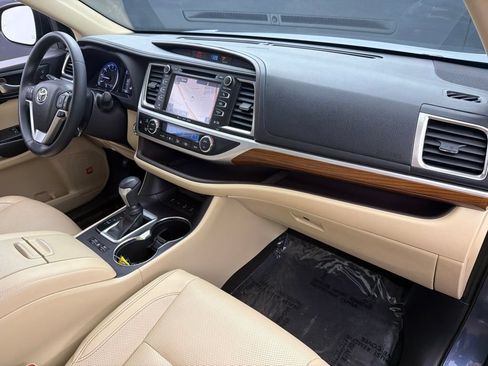 Used 2019 Toyota Highlander Limited AWD/4WD image 29