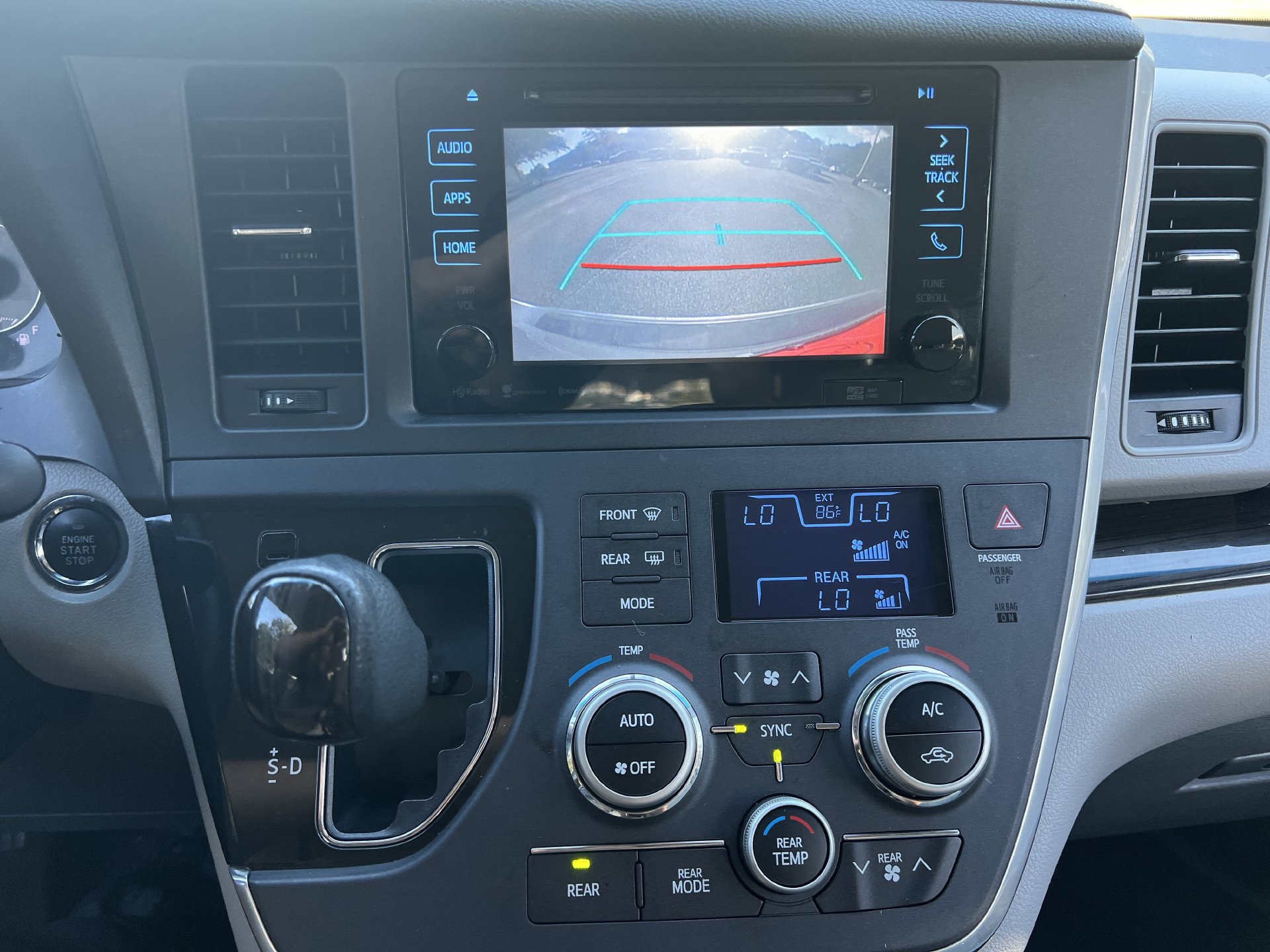 Used 2016 Toyota Sienna XLE w/ XLE Navigation Package FWD image 5