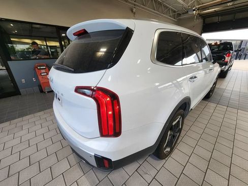 Used 2024 Kia Telluride S FWD image 4
