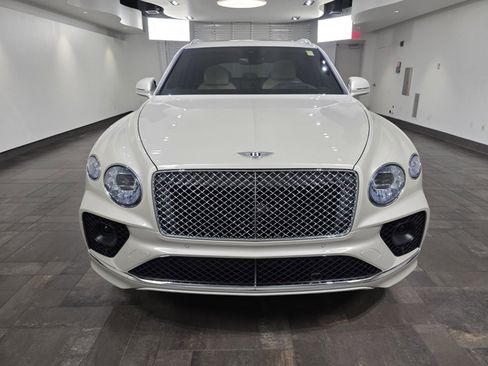 Used 2023 Bentley Bentayga image 2
