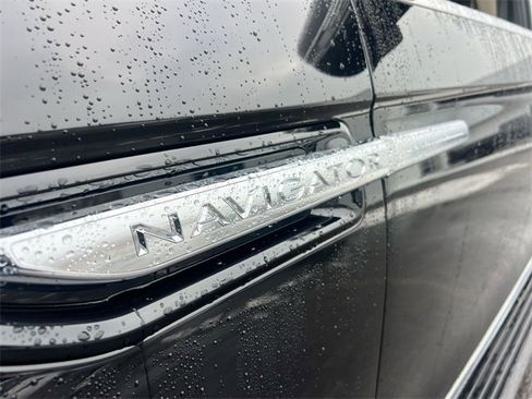 Used 2019 Lincoln Navigator Reserve image 32