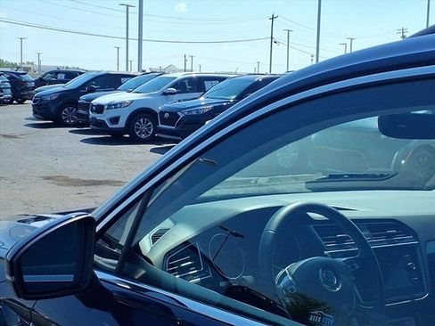 Used 2021 Volkswagen Tiguan SE w/ Panoramic Sunroof Package image 24