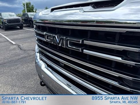 Used 2023 GMC Sierra 2500 SLT w/ SLT Premium Package AWD/4WD image 12