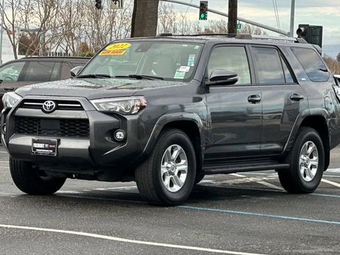 Used 2022 Toyota 4Runner SR5 Premium w/ Moonroof Package image 8