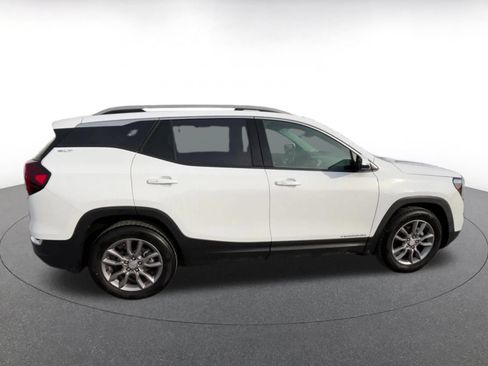 Used 2024 GMC Terrain SLT AWD/4WD image 16