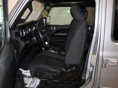 Used 2019 Jeep Wrangler Unlimited Sahara AWD/4WD image 26