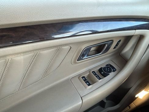 Used 2013 Ford Taurus Limited FWD image 25